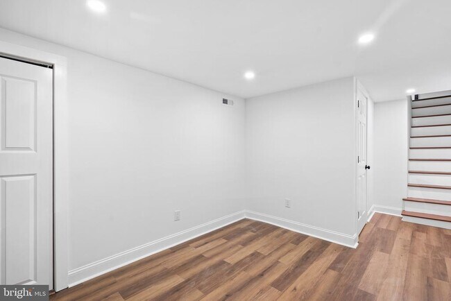 Building Photo - 5611 Stewart St