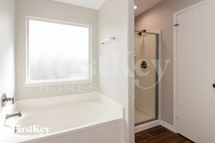 Building Photo - 18215 Barkers Crest Dr
