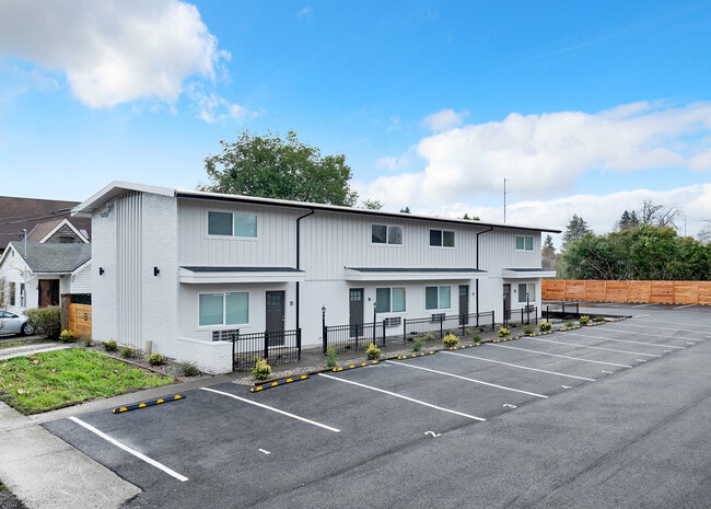 Building Photo - Hillsboro Court