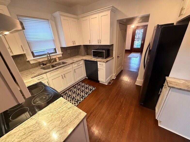 Building Photo - 675 Linwood Ave