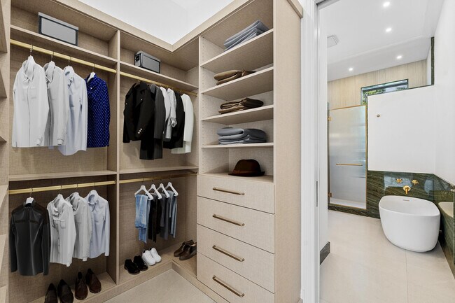 Building Photo - 5890 NW 39th Ave