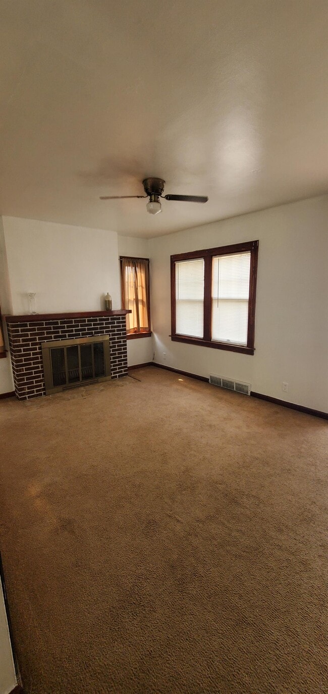 Primary Photo - 733 W 44th Ave