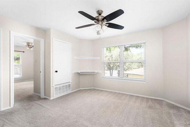 Building Photo - 4500 Kalama Dr