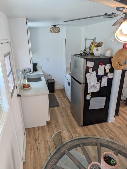 Updated kitchen - 1080 Dover Ln