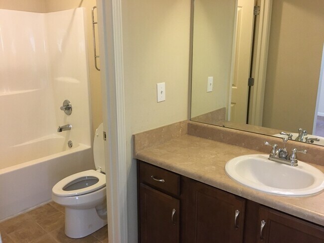Building Photo - MOVE IN READY HOME IN SEMMES, AL