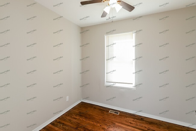 Building Photo - 500 E 3 Dr S