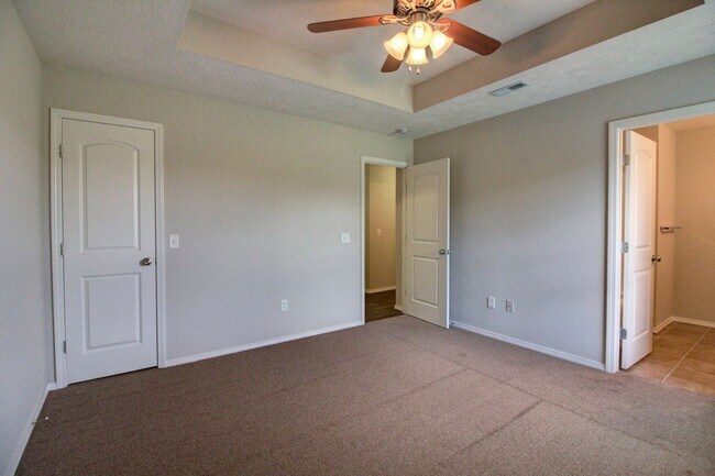 Building Photo - 3 Bedroom in Springfield!