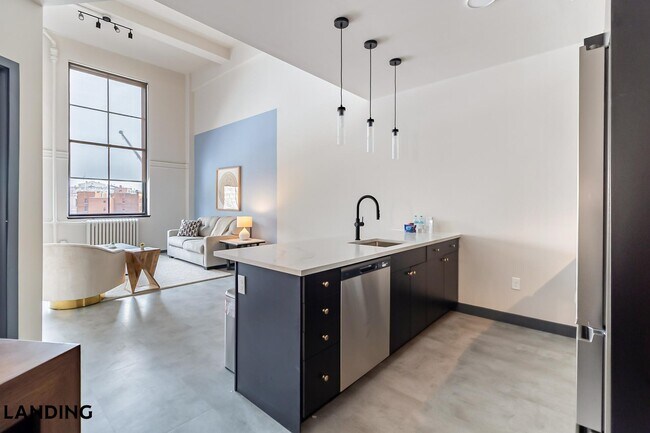 Building Photo - 55 Elm St