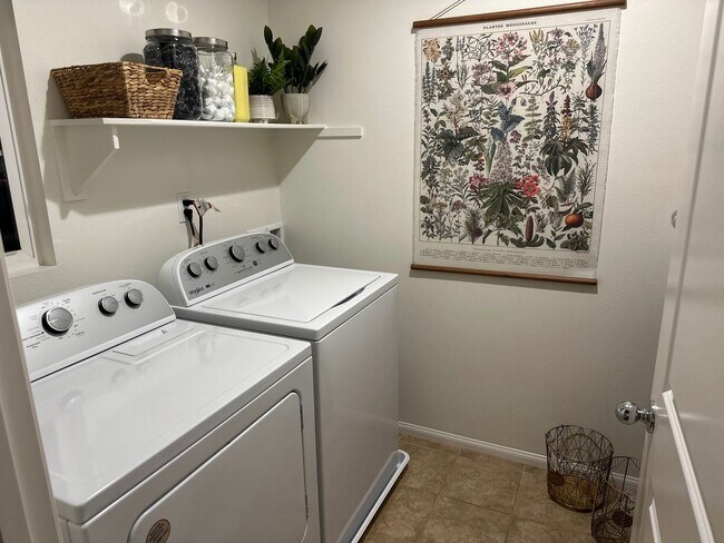 Building Photo - Beautifully upgraded 3-bedroom, 4-bathroom...