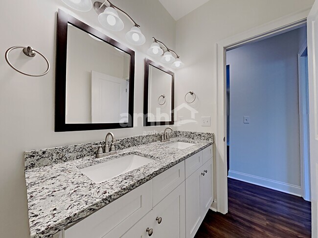 Building Photo - 5760 Arbor Green Cir