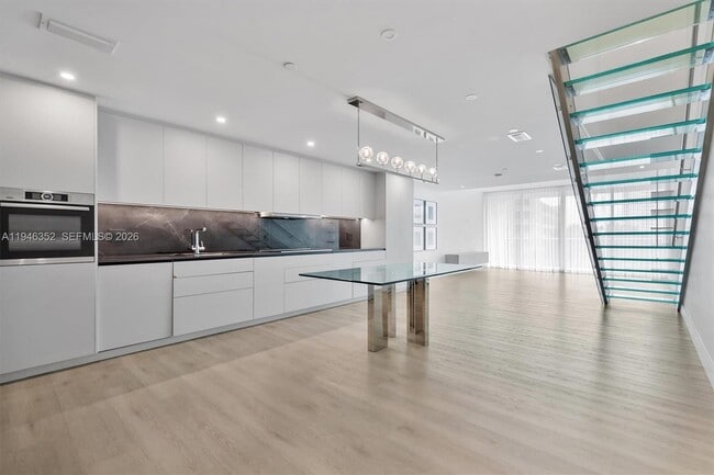 Building Photo - 2950 NE 188th St