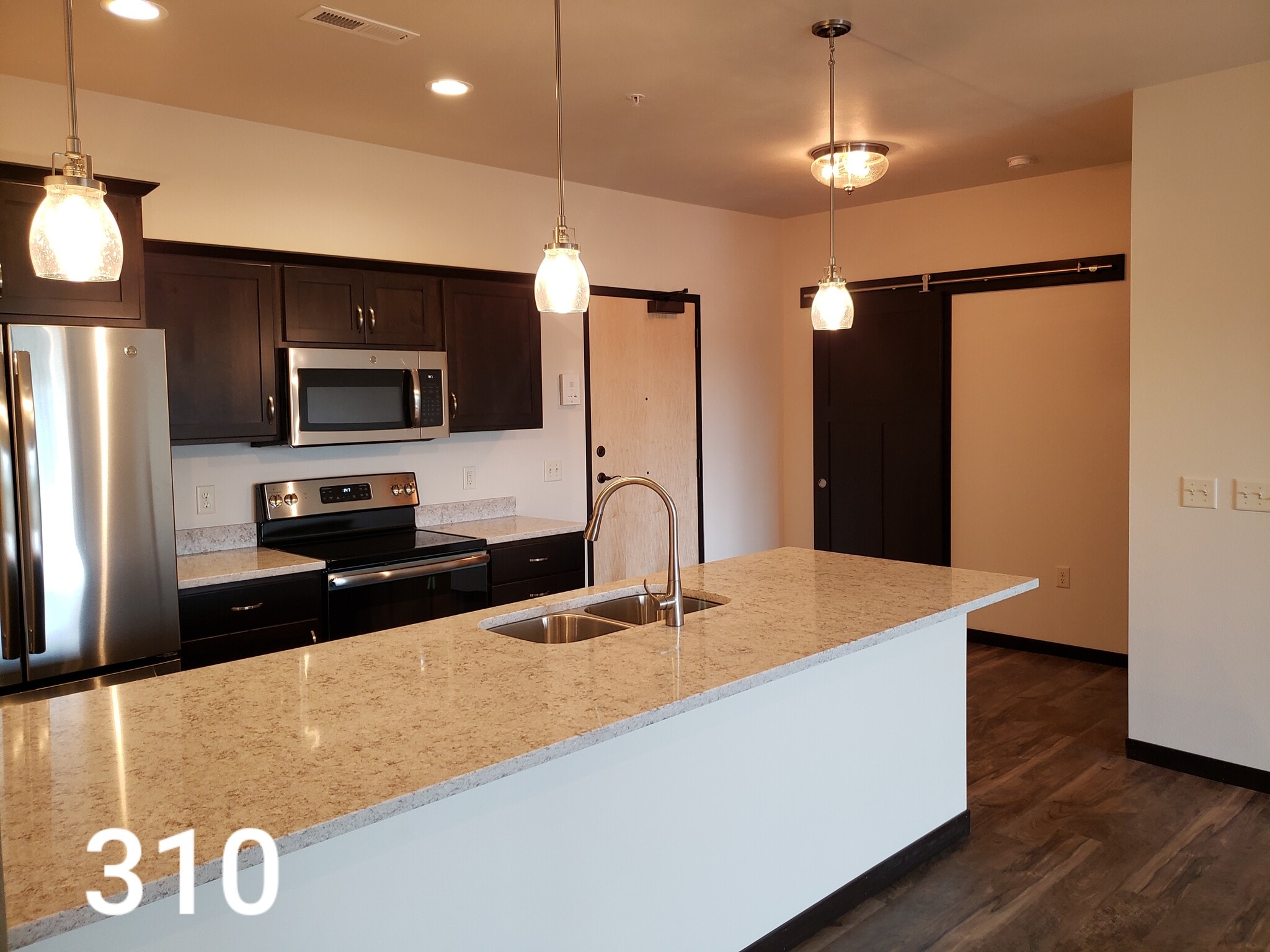 Kitchen - 808 Superior Ave