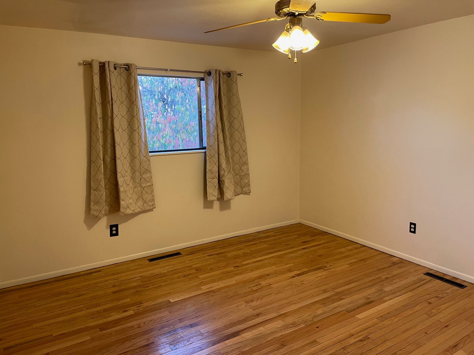 Master Bedroom - 3116 Skyview Ave
