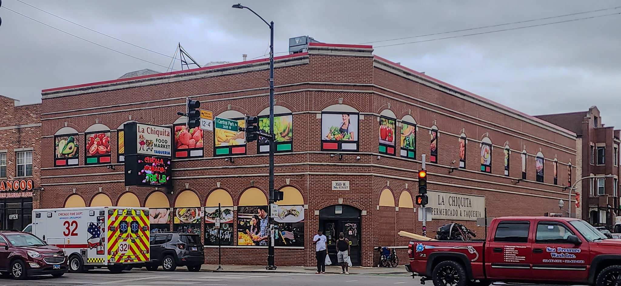 Building Photo - 2552 S Central Park Ave