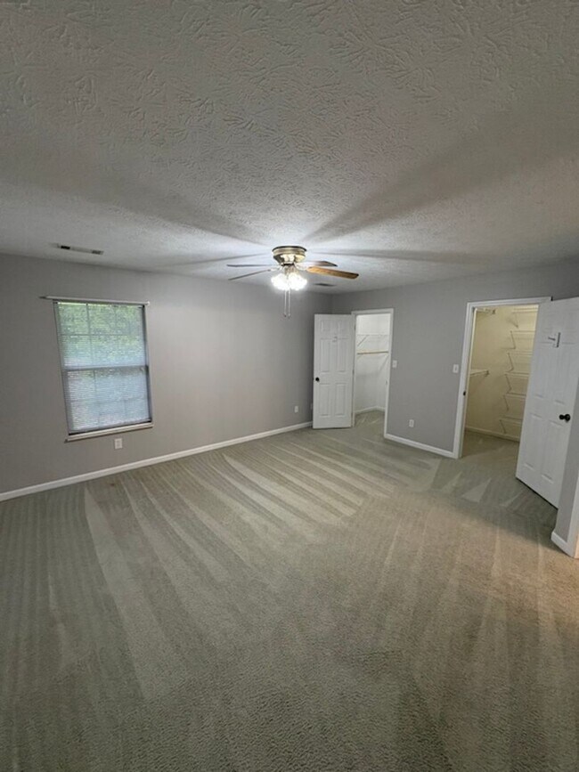 Building Photo - 153 Oakleaf Cir