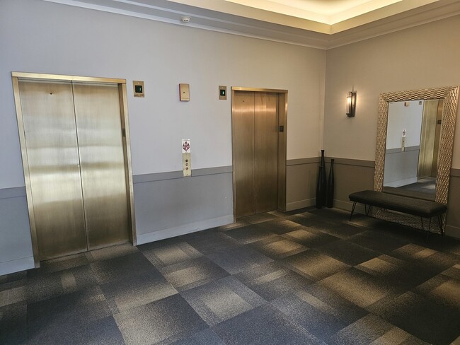 Building Photo - 77 S Evergreen Ave