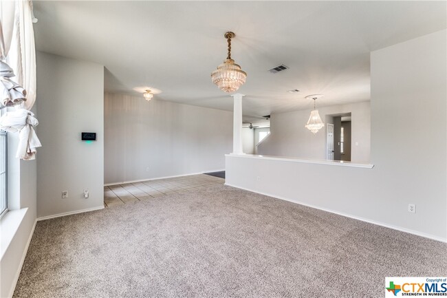Building Photo - 300 Santolina Ln