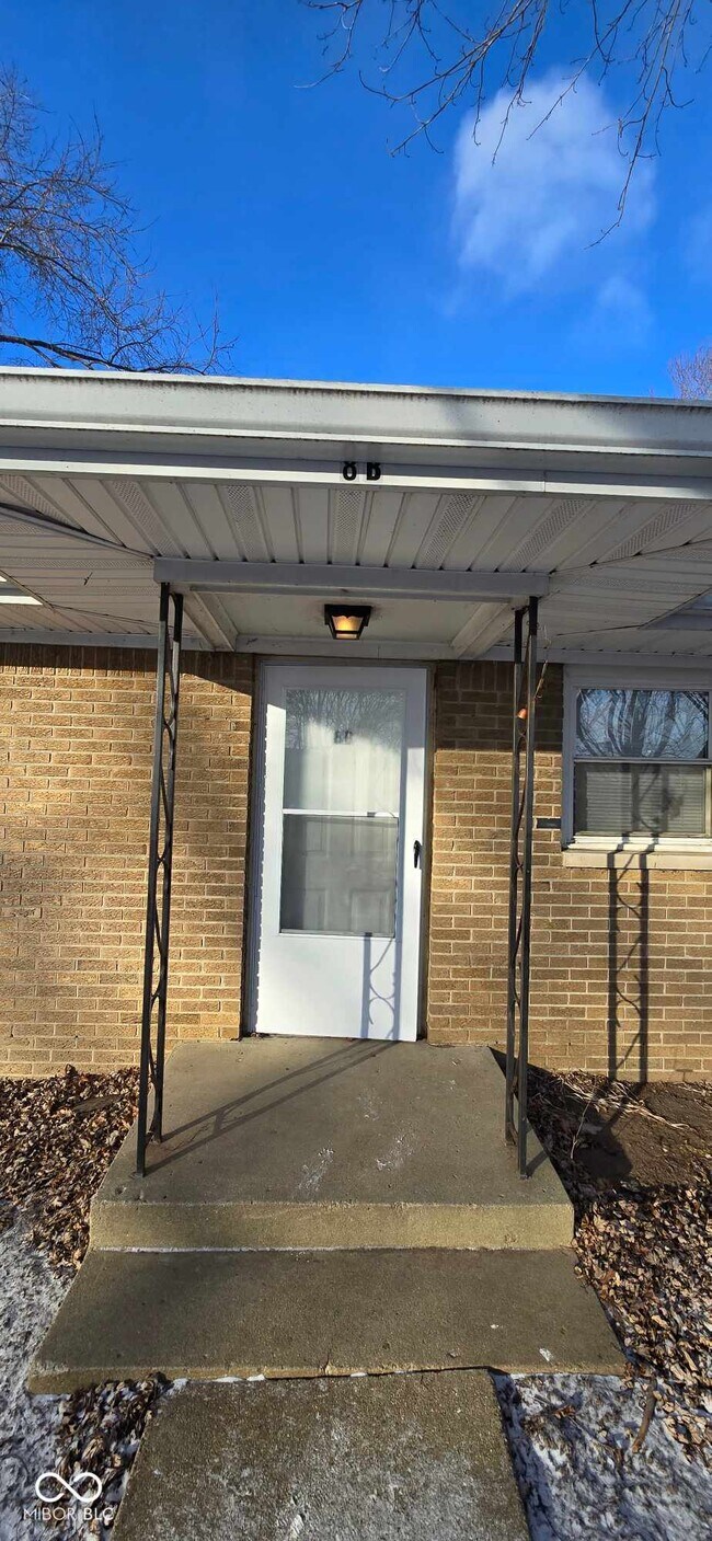 Building Photo - 570 US-52