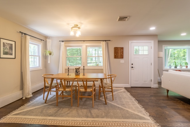 Building Photo - Spacious 4-Bedroom Home with In-Law Suite
