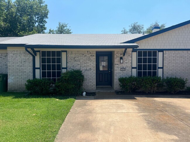 Primary Photo - Arlington Texas Duplex For Rent
