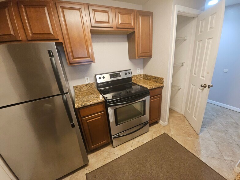 Building Photo - 7360 Westpointe Blvd