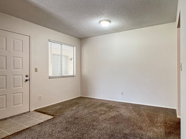 Building Photo - One Bedroom Condo at Park Lake