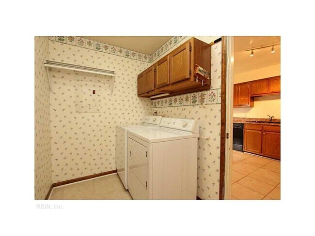Building Photo - 2220 Cinnabar Ct