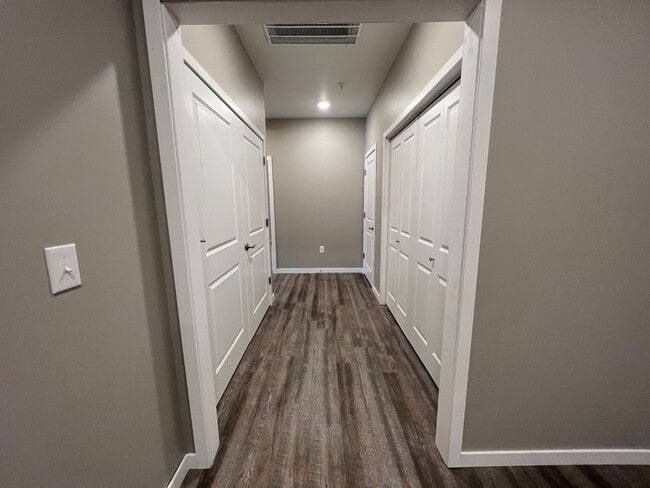 Building Photo - 4440 - 4450 S 26th St