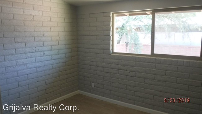 Building Photo - 963 E Graybill Dr