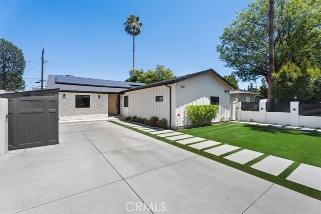 Building Photo - 5748 Vesper Ave
