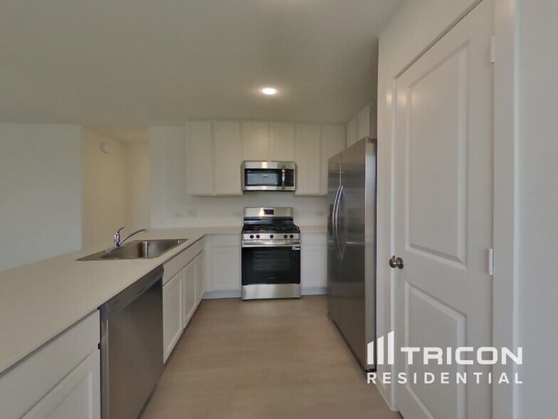 Building Photo - 3013 Dawn Sound Dr