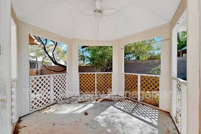 Building Photo - 3013 Taos Meadows Dr NE