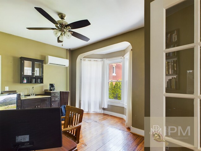 Building Photo - Spacious 5 Bedroom, 2.5 Bath Near The Avenues!