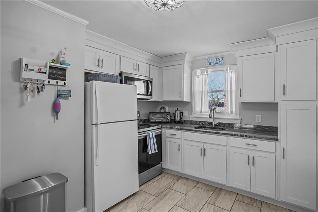 Building Photo - 70 Carroll Ave