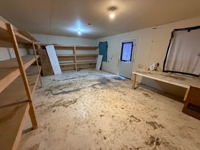 Building Photo - 2 Bedroom 1.5 Semi-Rural Mobile Home with Workshop on Large Lot