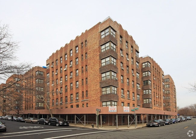 Building Photo - 475 W 186th St