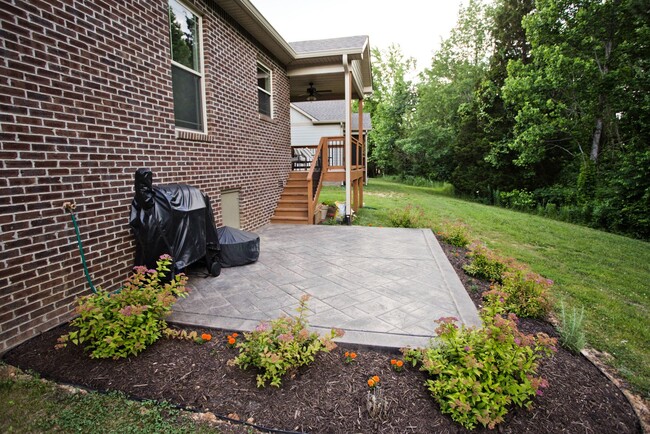 Building Photo - Beautiful Home - Clarksville