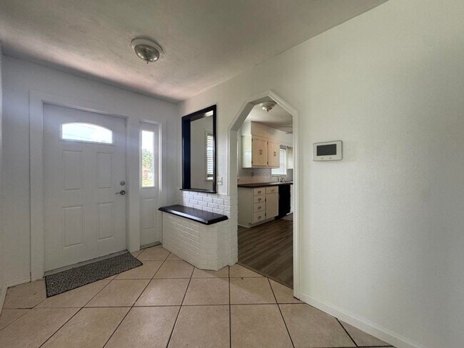 Building Photo - 3/2 Pool Home in Deltona Lakes
