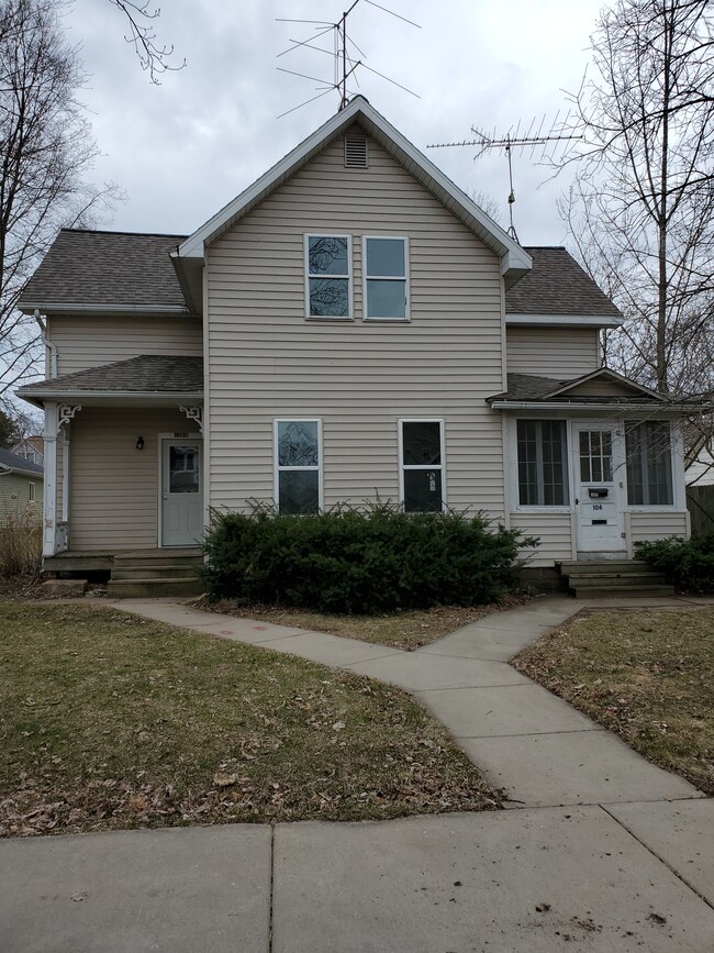 Building Photo - 106 N State St