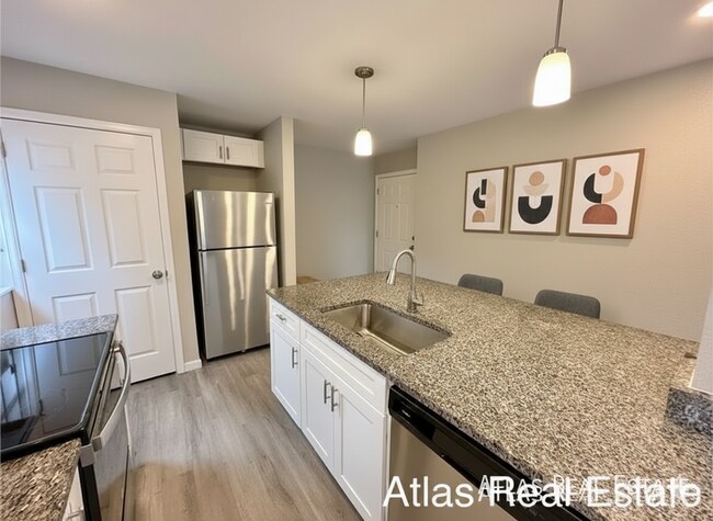 Building Photo - 6741 Dublin Loop W