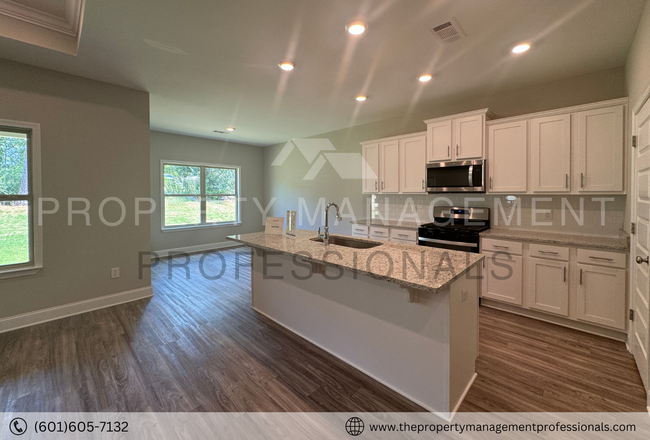 Building Photo - Stunning 4-Bedroom Home for Lease – Perfec...