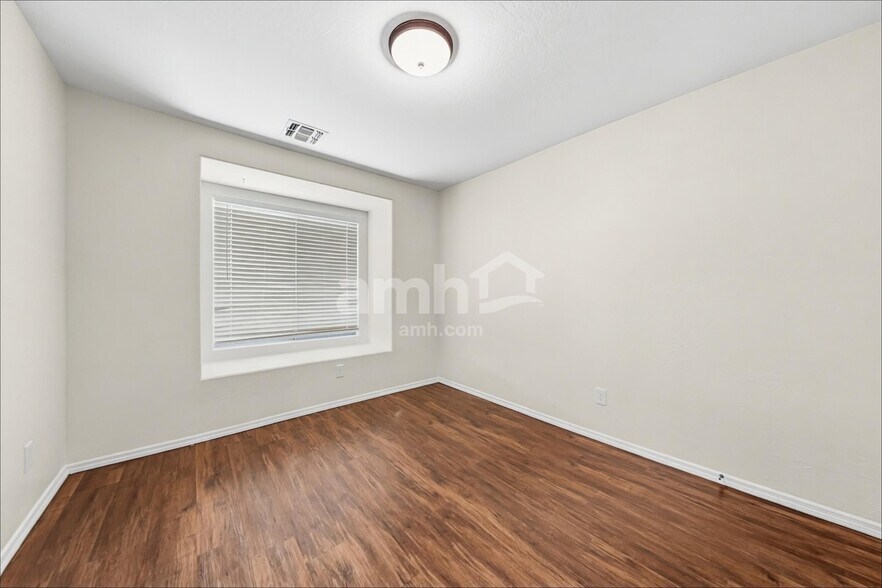 Building Photo - 17238 W Maui Ln