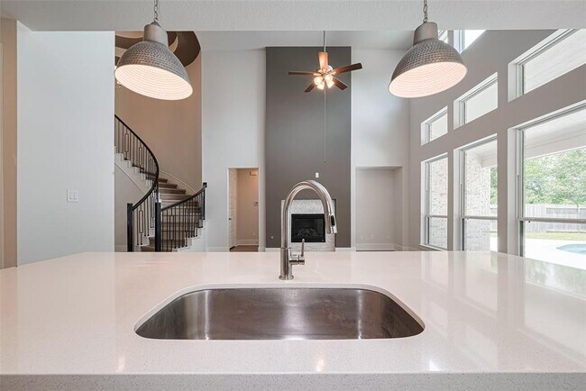 Building Photo - 23649 Silver Palm Trl