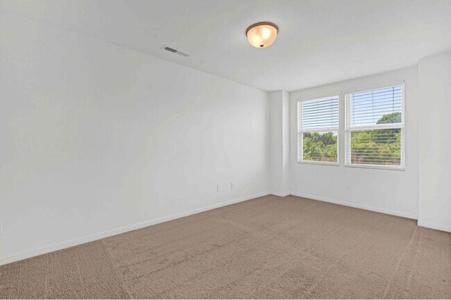 Building Photo - 112 Davenport Dr