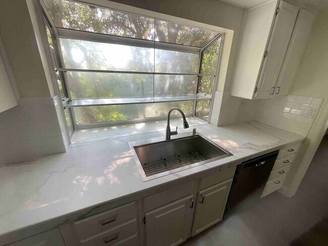 Building Photo - BEAUTIFUL FOUR BEDROOM TWO AND A HALF BATH HOME!