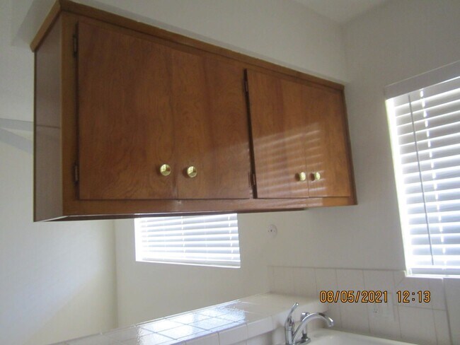 Building Photo - 2 br, 1 bath House - 4314 UNIVERSITY AVE #8