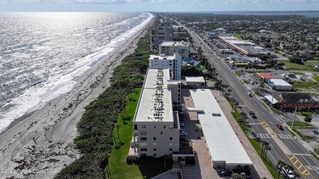 Building Photo - 995 N Hwy A1A