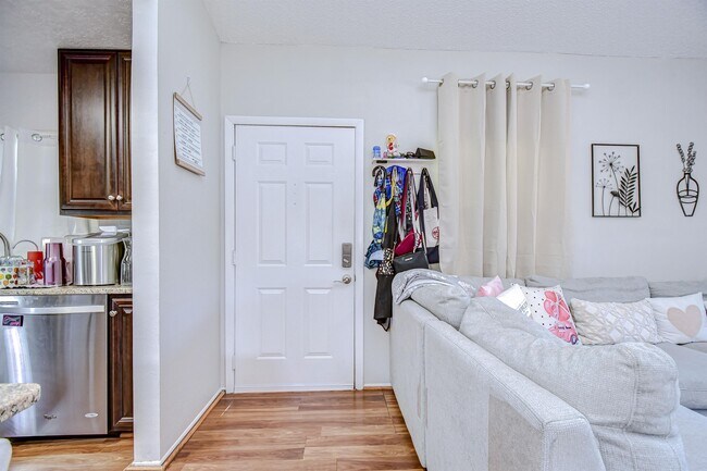 Building Photo - 2926 Lichen Ln