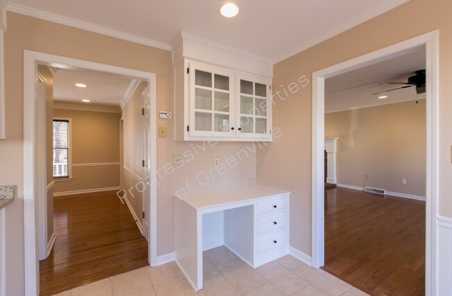 Building Photo - 124 Oak Grove Lake Rd