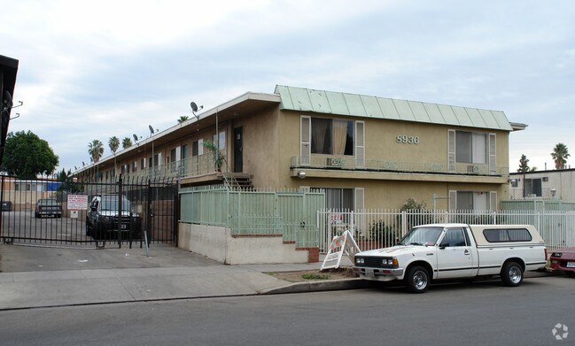 Primary Photo - 8936 Cedros Ave